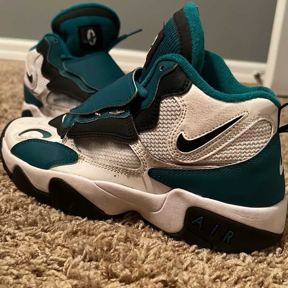 Nikes Air | Great Conditions | Black, White, Green